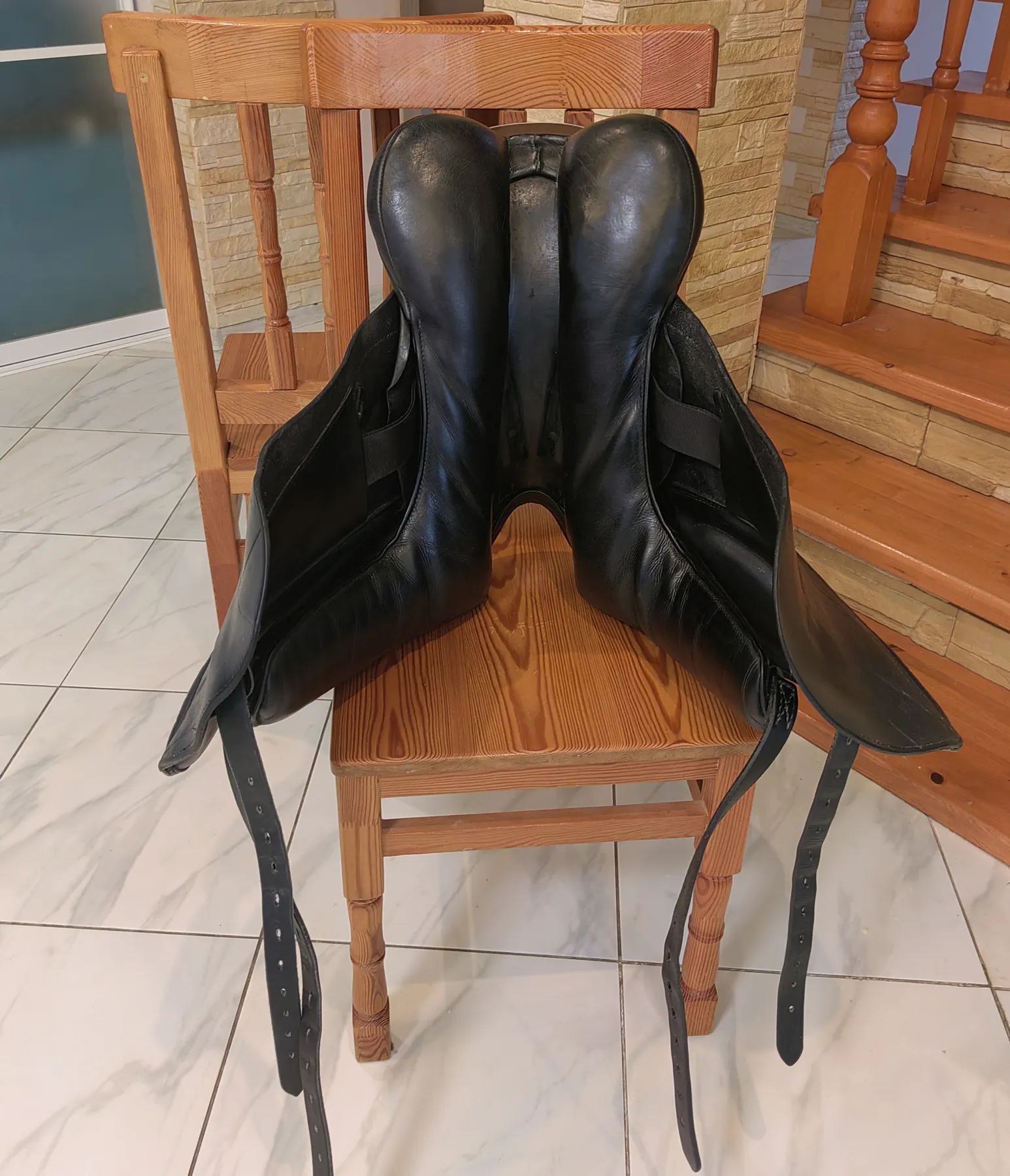 Выездковое седло фирмы Custom, модель Wolfgang Constance с монокрылом